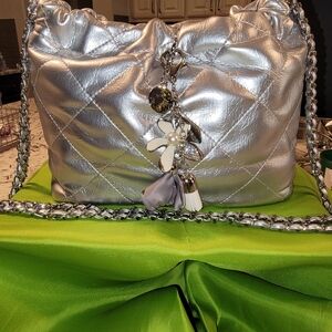 Chic Silver Quilted Shoulder Bag with Chain Strap